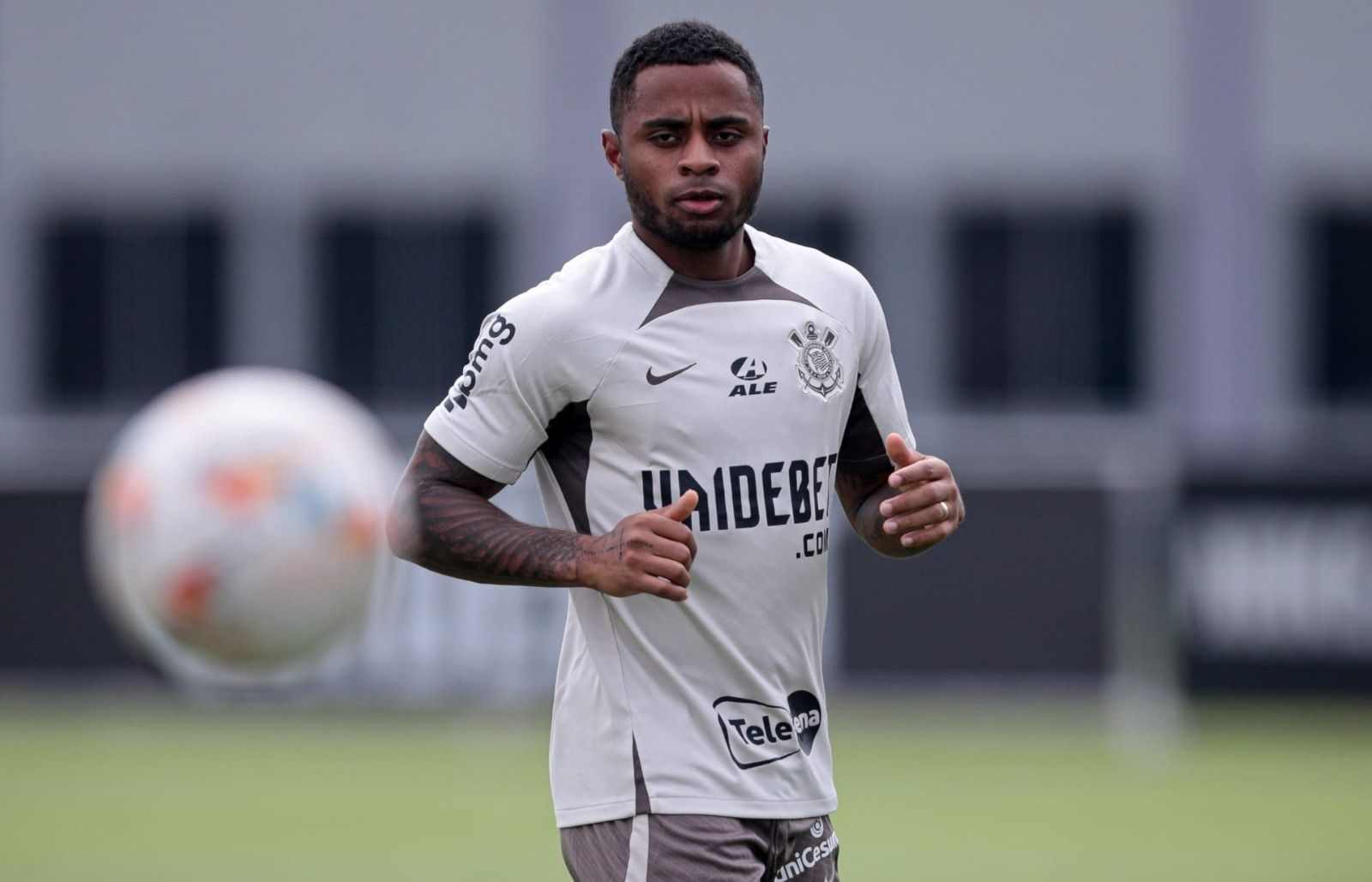 Lesão crônica de cartilagem: entenda o problema que afeta Palacios no Corinthians