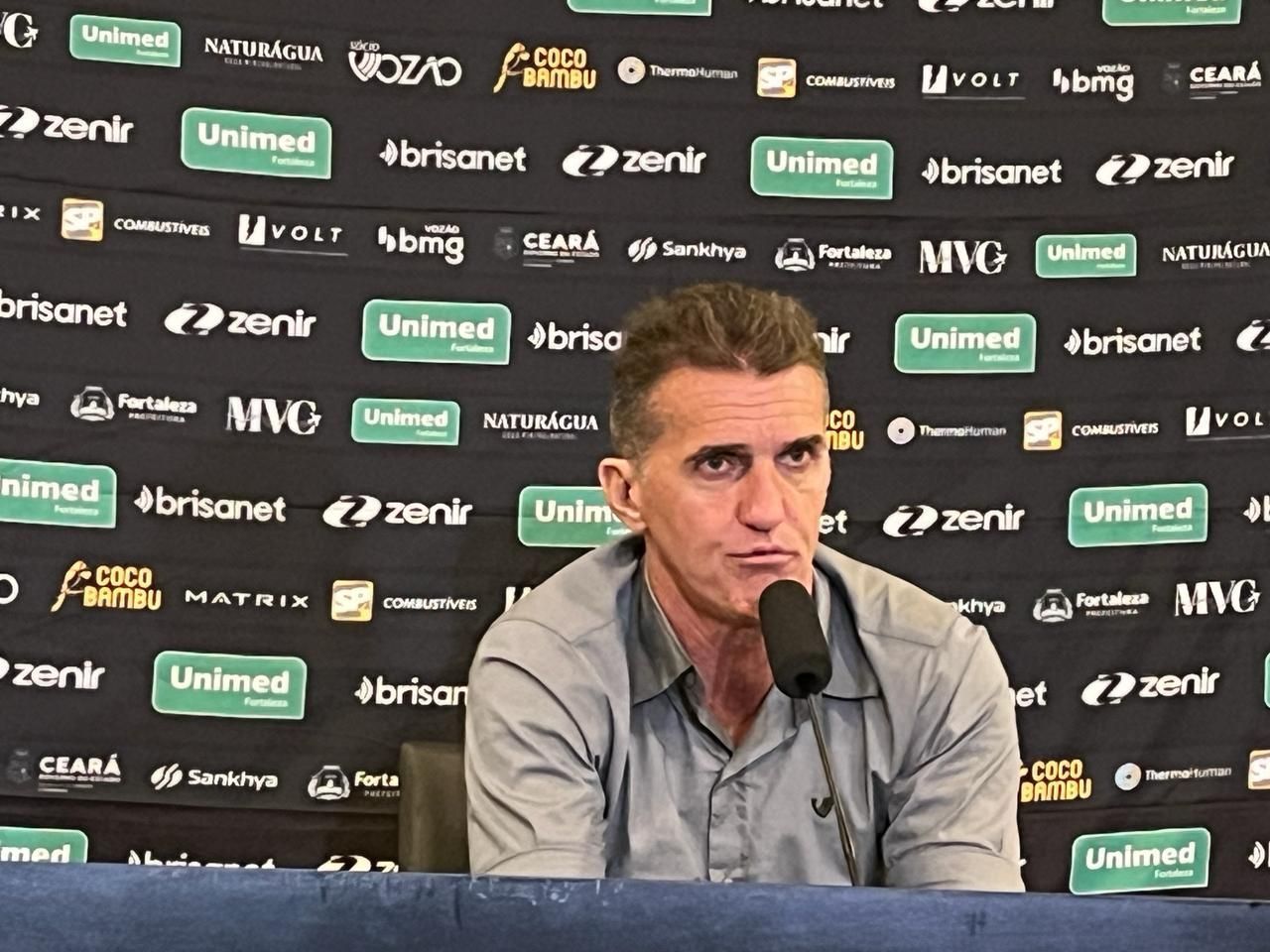 Mancini ao ser vaiado em eliminação do Ceará: 'Sou xingado há 41 anos'