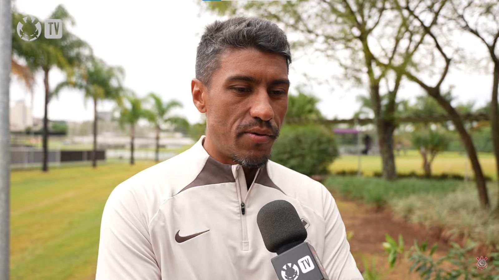 Emocionado, Paulinho confirma despedida do Corinthians