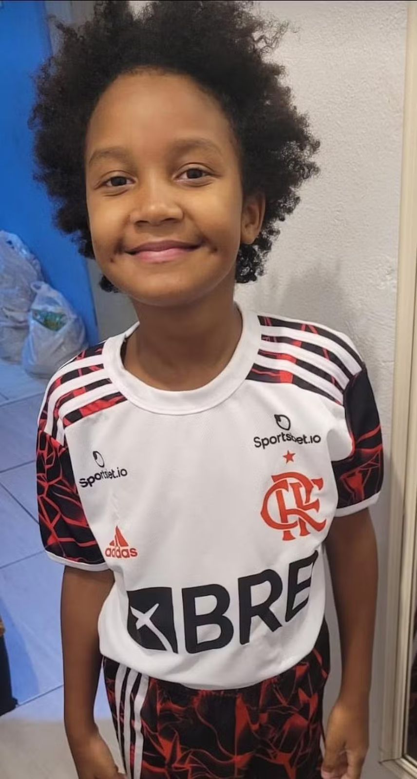 Pai de menina encontrada morta em lixeira descobre diário que 'previa' sua morte