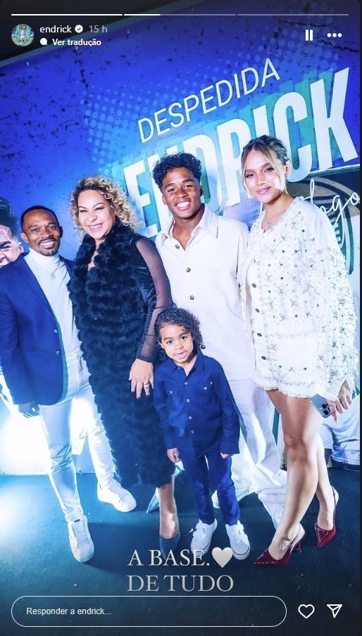 Mãe e namorada de Endrick, do Palmeiras, posam juntas em despedida do jogador