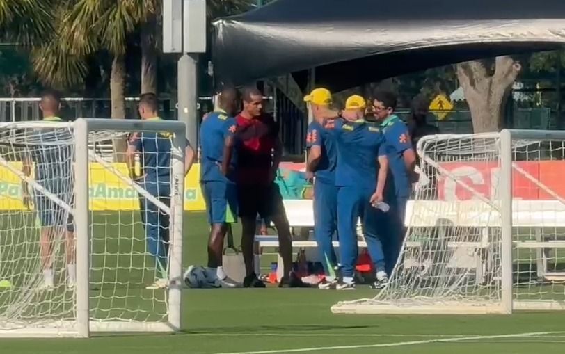 Seleção Brasileira recebe visita surpresa de pentacampeão às vésperas de amistosos