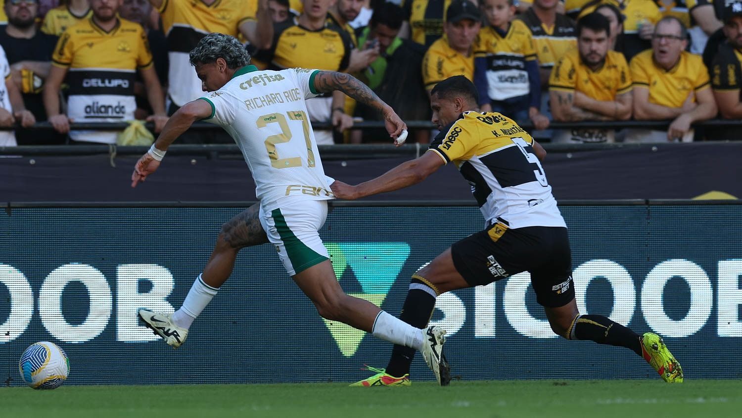 Em jogo apertado, Palmeiras marca no fim e vence Criciúma pelo Brasileirão