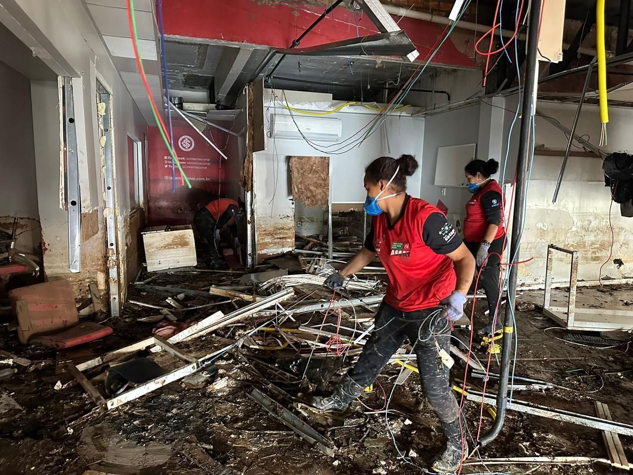 Após enchente no RS, Inter inicia limpeza no CT Parque Gigante