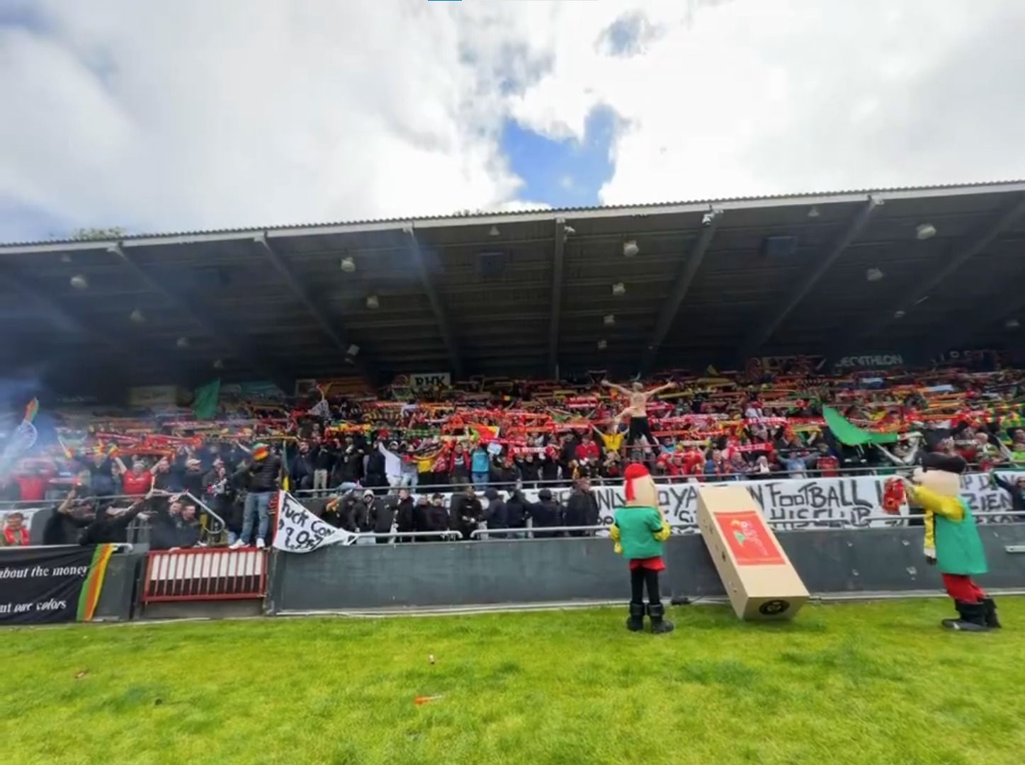 Clube belga realiza funeral com caixões no estádio após declarar falência