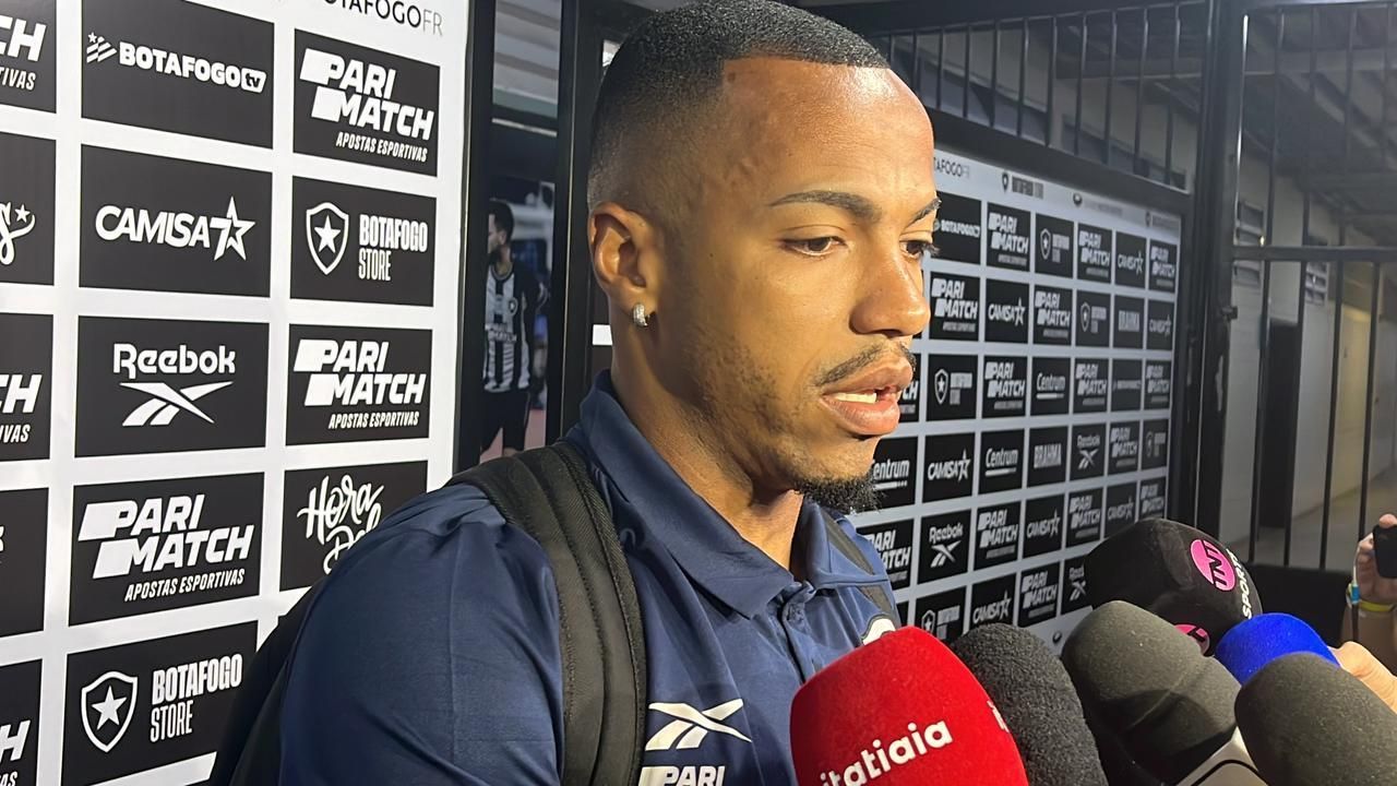Marlon Freitas celebra renovação e prevê 'bronca' apesar de vitória do Botafogo