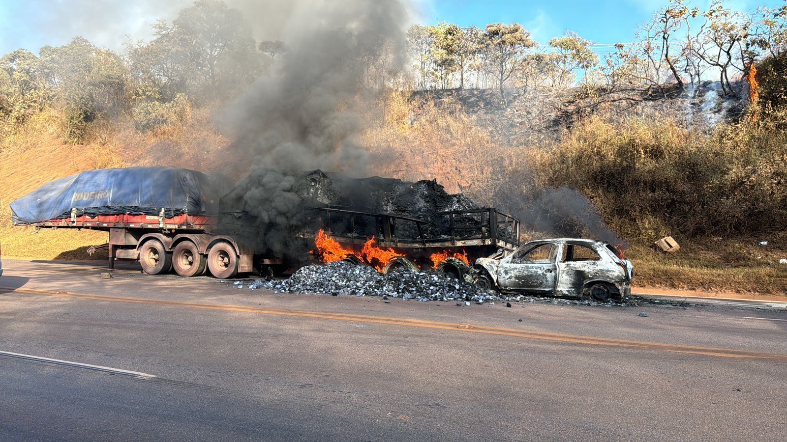 Veja fotos e vídeos do acidente grave que deixou 4 feridos na BR-040