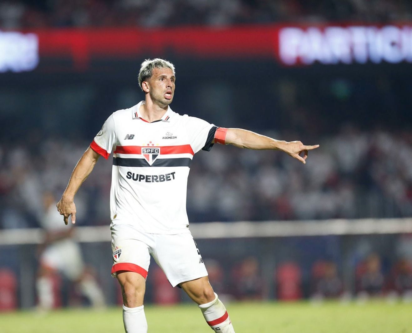 Após vaias da torcida, Calleri faz avaliação sincera de derrota do São Paulo
