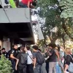 Justiça determina a retirada de manifestantes que ocupam prédio da Prefeitura de BH