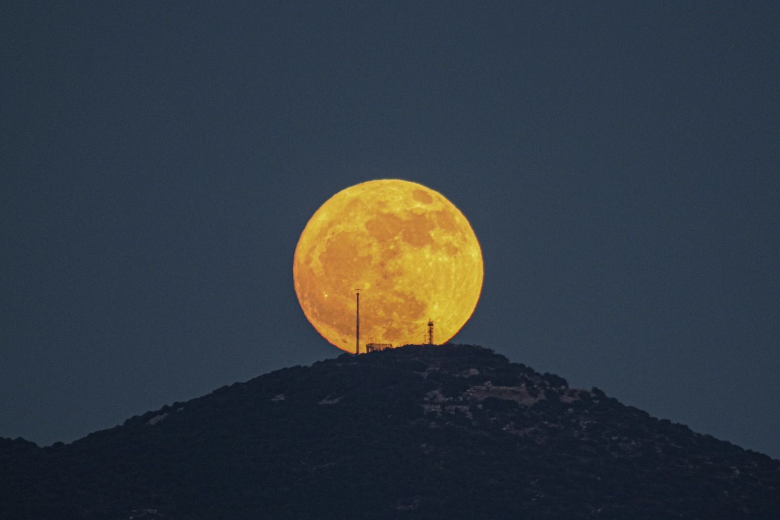 'Lua do Veado' acontece nesta quinta-feira (10) e é visível a olho nu