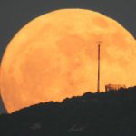 Lua do Esturjão e cinco planetas alinhados: quando e como ver o fenômeno de agosto