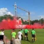 Mosaico cai sobre torcedores, deixa feridos e cancela jogo-treino na Holanda
