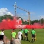 Mosaico cai sobre torcedores, deixa feridos e cancela jogo-treino na Holanda