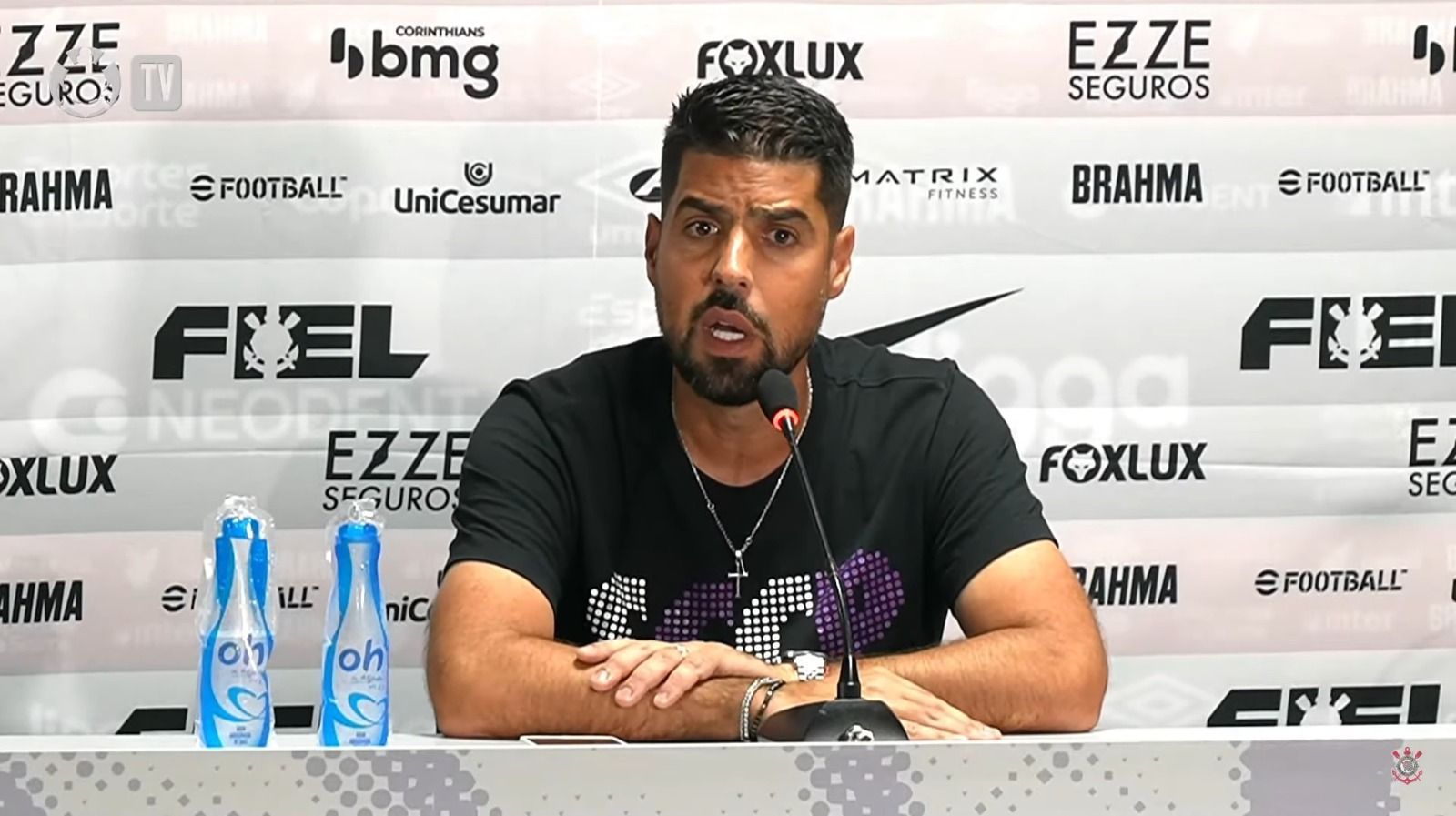 António Oliveira dispara contra Carlos Miguel: 'Não joga mais no Corinthians'