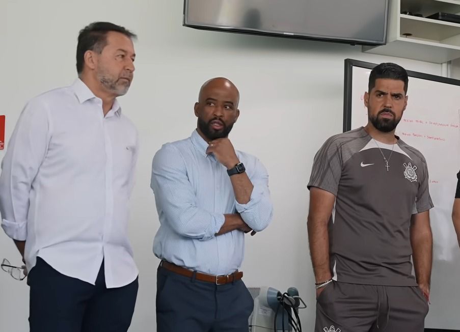 Bastidores: António e Augusto têm relação 'fria' e divergem no Corinthians