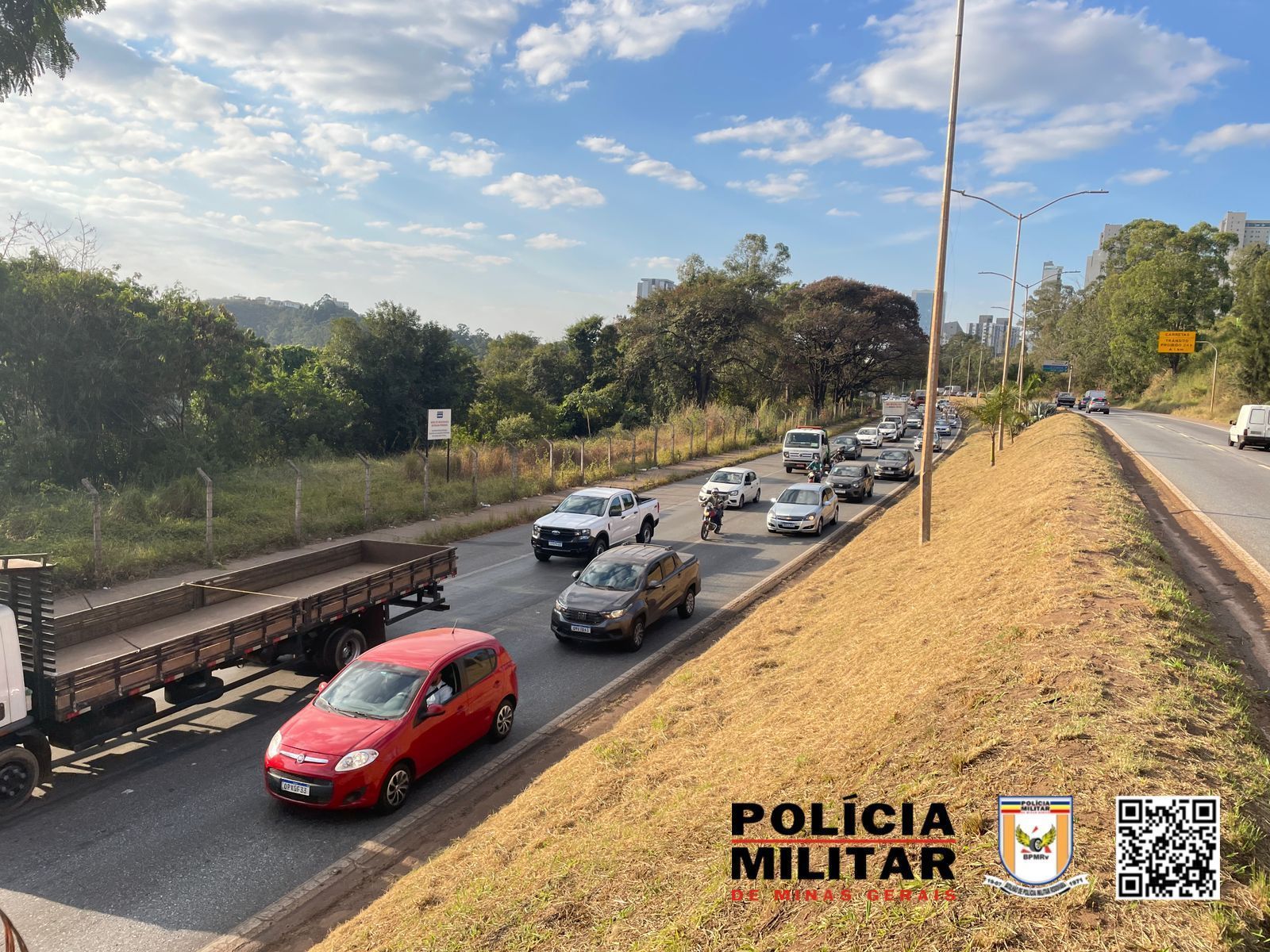 BR-356 tem trânsito liberado após acidente entre dois carros; fluxo continua lento no local