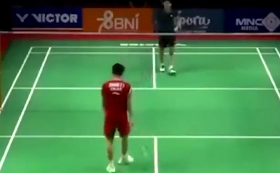 Jogador de badminton, de 17 anos, morre após desmaiar em quadra