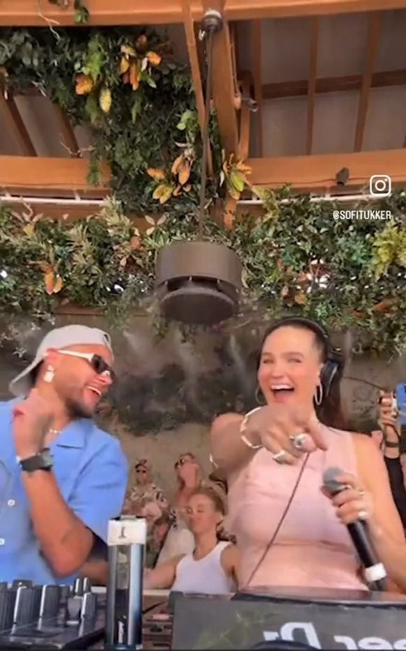 Neymar 'vira DJ' em balada de Las Vegas, nos Estados Unidos