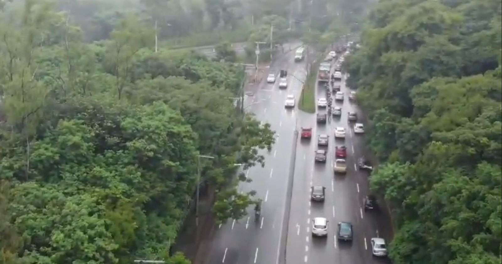 Motociclista morre ao bater em ônibus na região do Barreiro, em BH