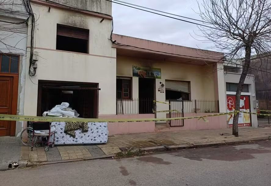 Tragédia em asilo: incêndio mata dez idosos no Uruguai