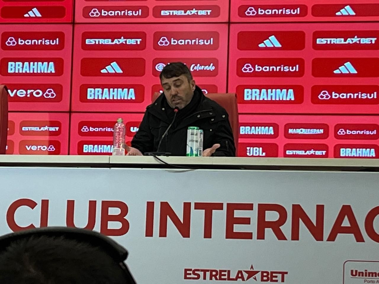 Abatido após derrota no Brasileirão, Coudet argumenta sobre desempenho do Inter