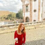 Corpo da influenciadora Marina Mamede é sepultado