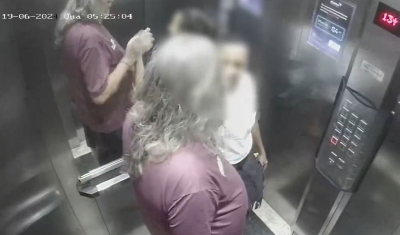 Mulher denuncia ex-empresário de bandas de forró por importunação no elevador: ‘Pernas tremiam’