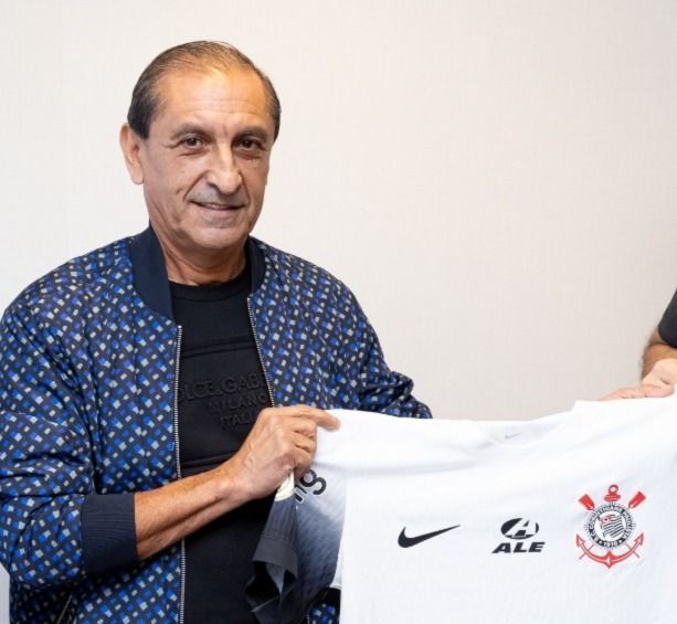 Interino do Corinthians revela conversa com Ramón Díaz antes de enfrentar o Vasco