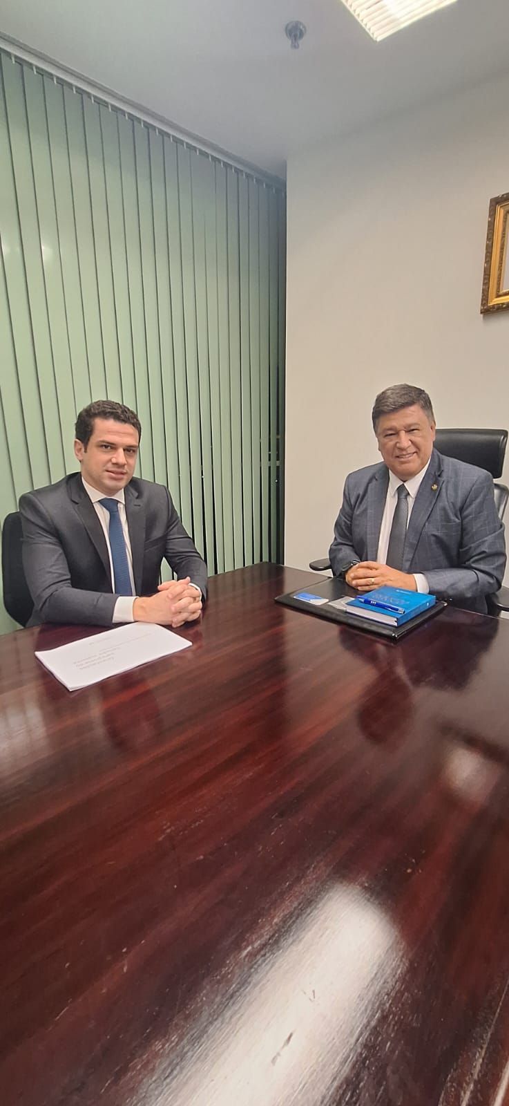 Uma semana antes da posse, Castellar Neto tira foto oficial pra galeria do Senado