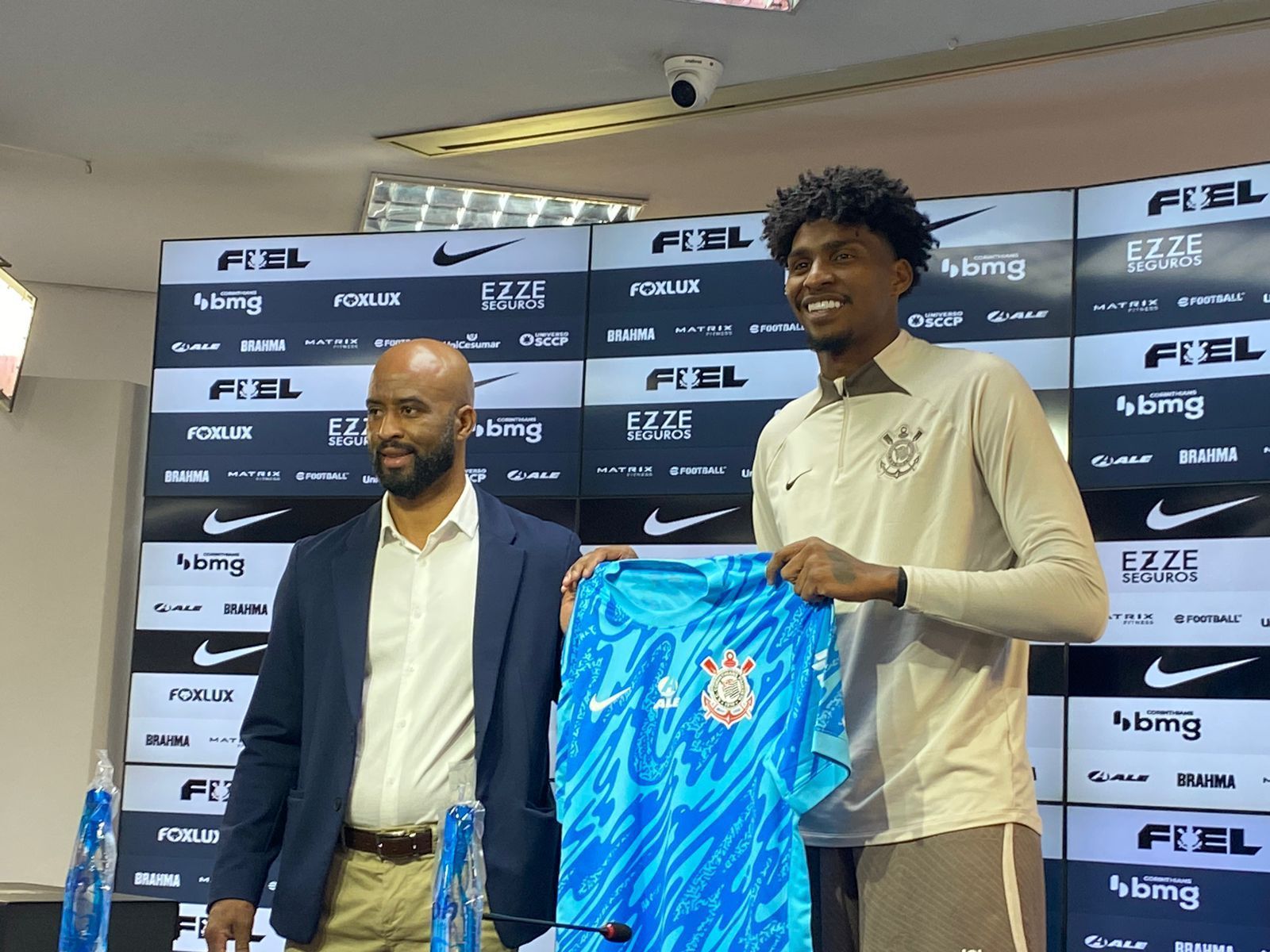 'De menino para homem': Hugo Souza se vê transformado em chegada ao Corinthians