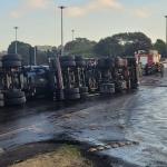 Veja fotos do acidente com carreta que fecha o Anel Rodoviário em BH