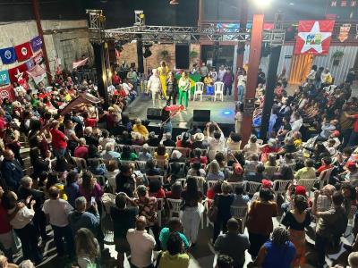 Rogério Correia (PT), Bella Gonçalves (PSOL) e representantes de partidos de esquerda em ato de apoio à candidatura do PT