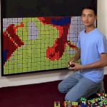 Jovem viraliza ao fazer 'desenhos' de astros do futebol com cubos mágicos