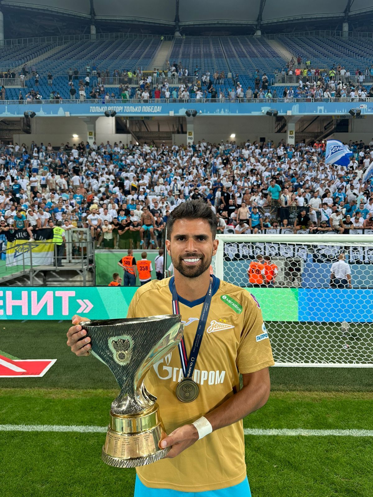 Ex-zagueiro do Atlético celebra gol e título pelo Zenit, da Rússia