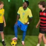 Vini Jr. faz surpresa para fãs em museu de estátuas de cera; veja vídeo