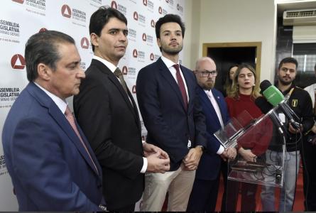 Líderes de partidos da base e da oposição ao governo Zema concederam entrevista coletiva