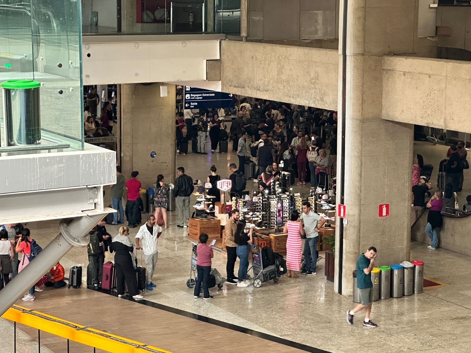 Aeroporto de Confins registra quase 150 voos atrasados ou cancelados devido a apagão cibernético