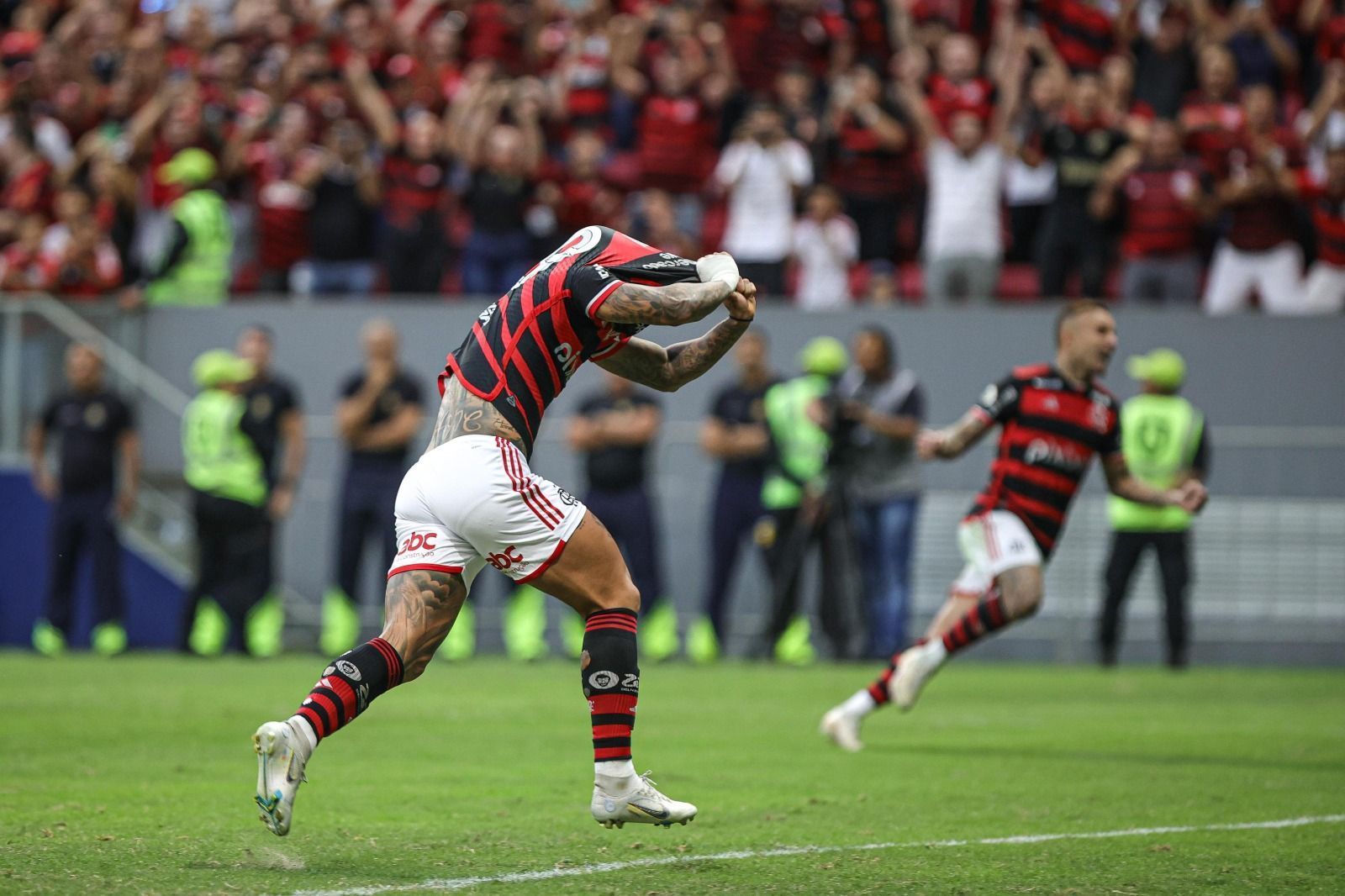 Gabigol marca após pênalti no fim, e Flamengo bate Criciúma de virada