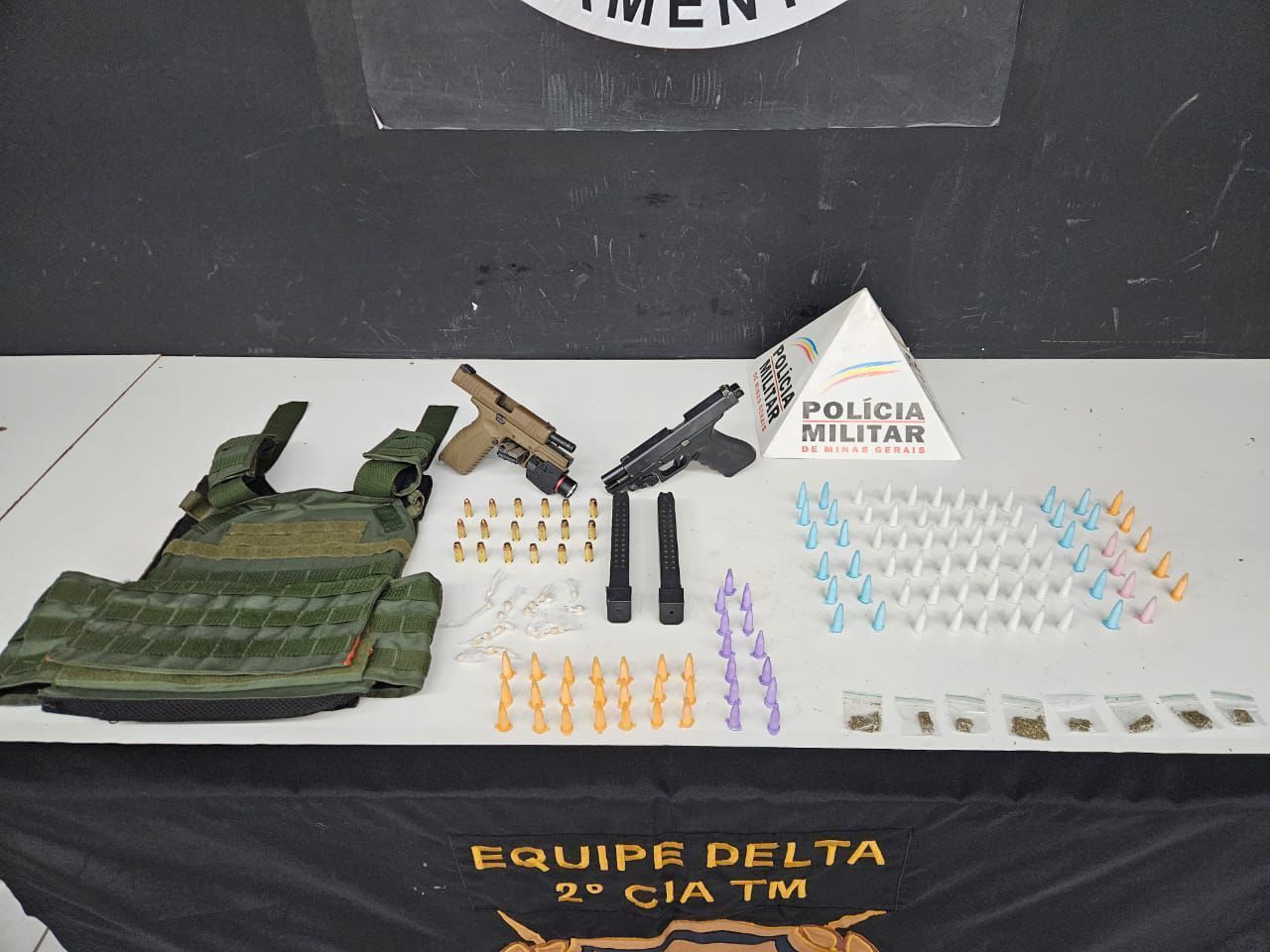 Tentativa de roubo e tiroteio contra a polícia termina com um homem preso na Grande BH