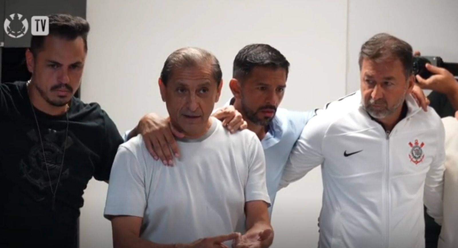 Ramón Díaz discursa no vestiário e manda recado a atletas do Corinthians