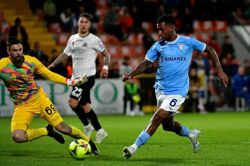 Diretor do São Paulo detalha valores da contratação de volante da Lazio