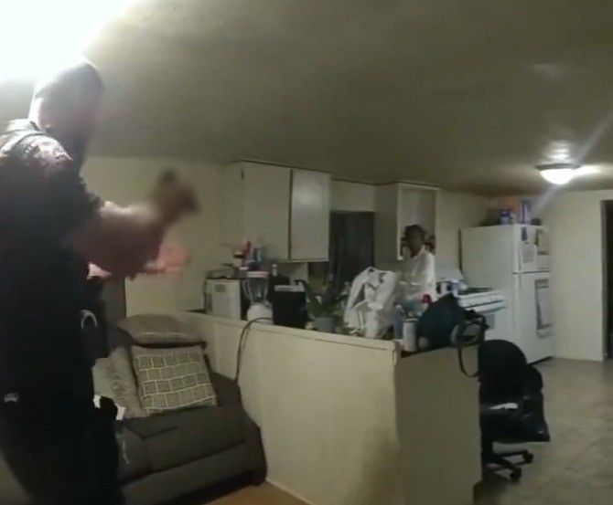 Vídeo: mulher negra é assassinada por policial nos EUA após ligar pedindo socorro