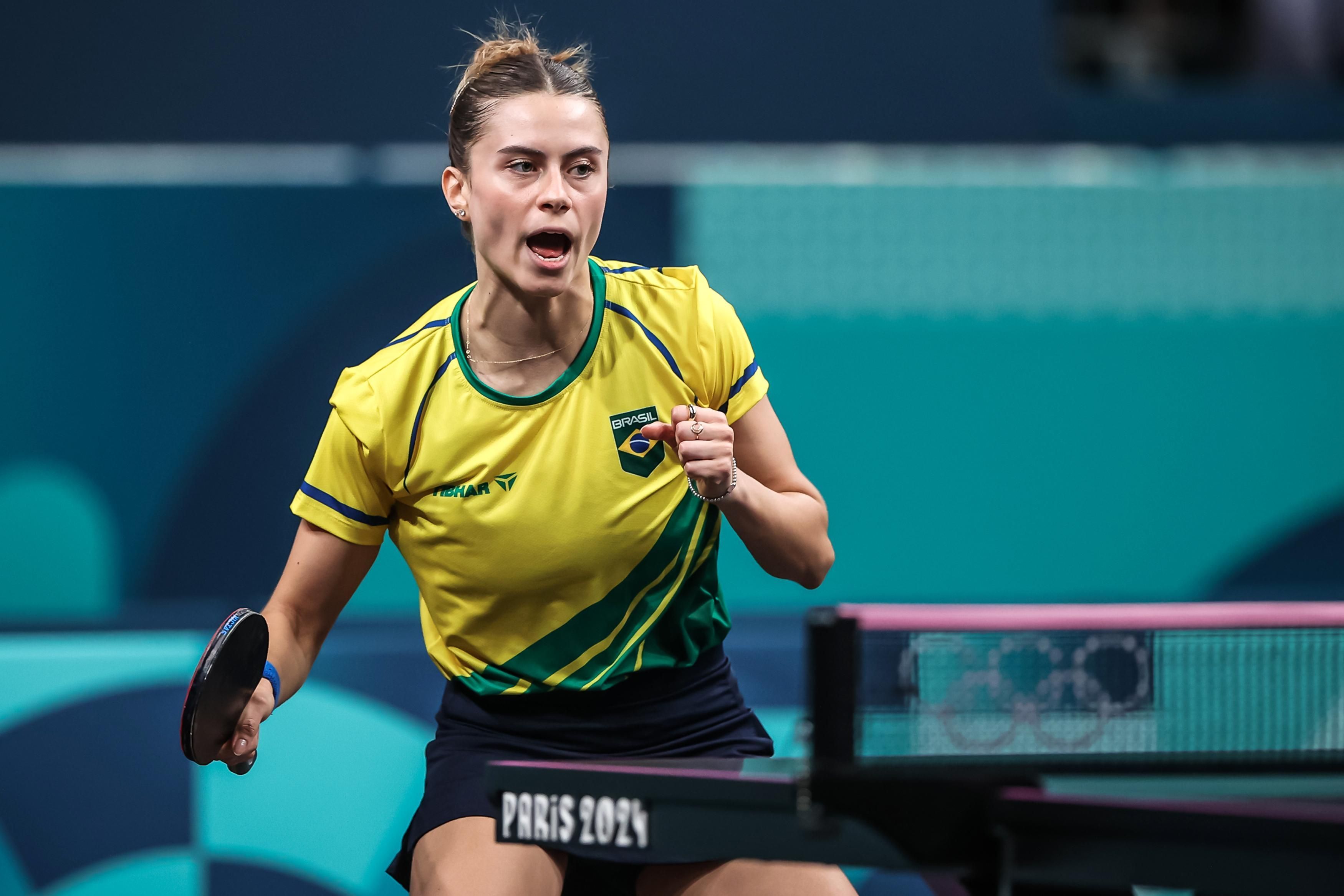 Paris 2024: Bruna Takahashi vence no simples feminino e avança no tênis de mesa