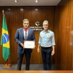 Alvo de críticas de Lula, presidente do Banco Central recebe medalha de Romeu Zema