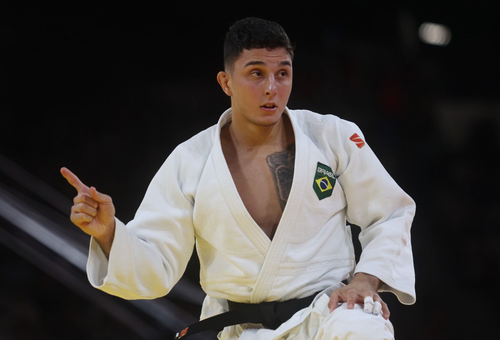 Paris 2024: Guilherme Schimidt perde para italiano e é eliminado no Judô