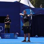 Favorito à medalha, Marcus D'Almeida avança para as oitavas no tiro com arco
