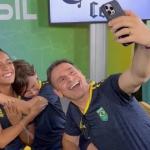 Filho de ator se emociona ao conhecer Rayssa Leal, medalhista em Paris 2024