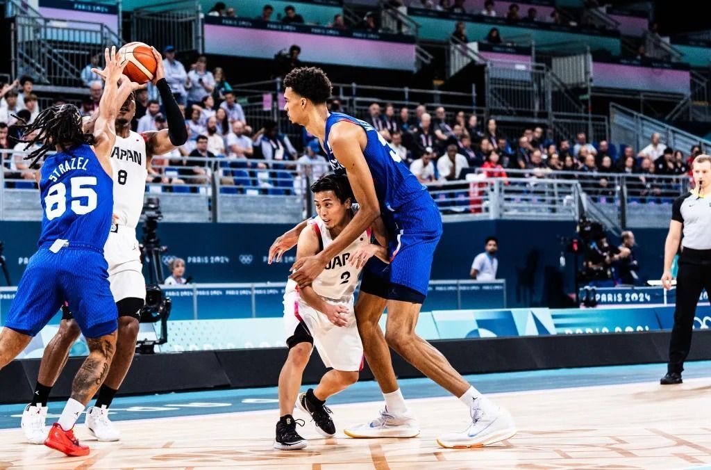 Paris 2024: duelo entre mais alto e mais baixo do Basquete Masculino impressiona web; veja