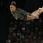 Em Paris 2024, Rebeca Andrade desafia Simone Biles pelo posto de melhor ginasta do mundo