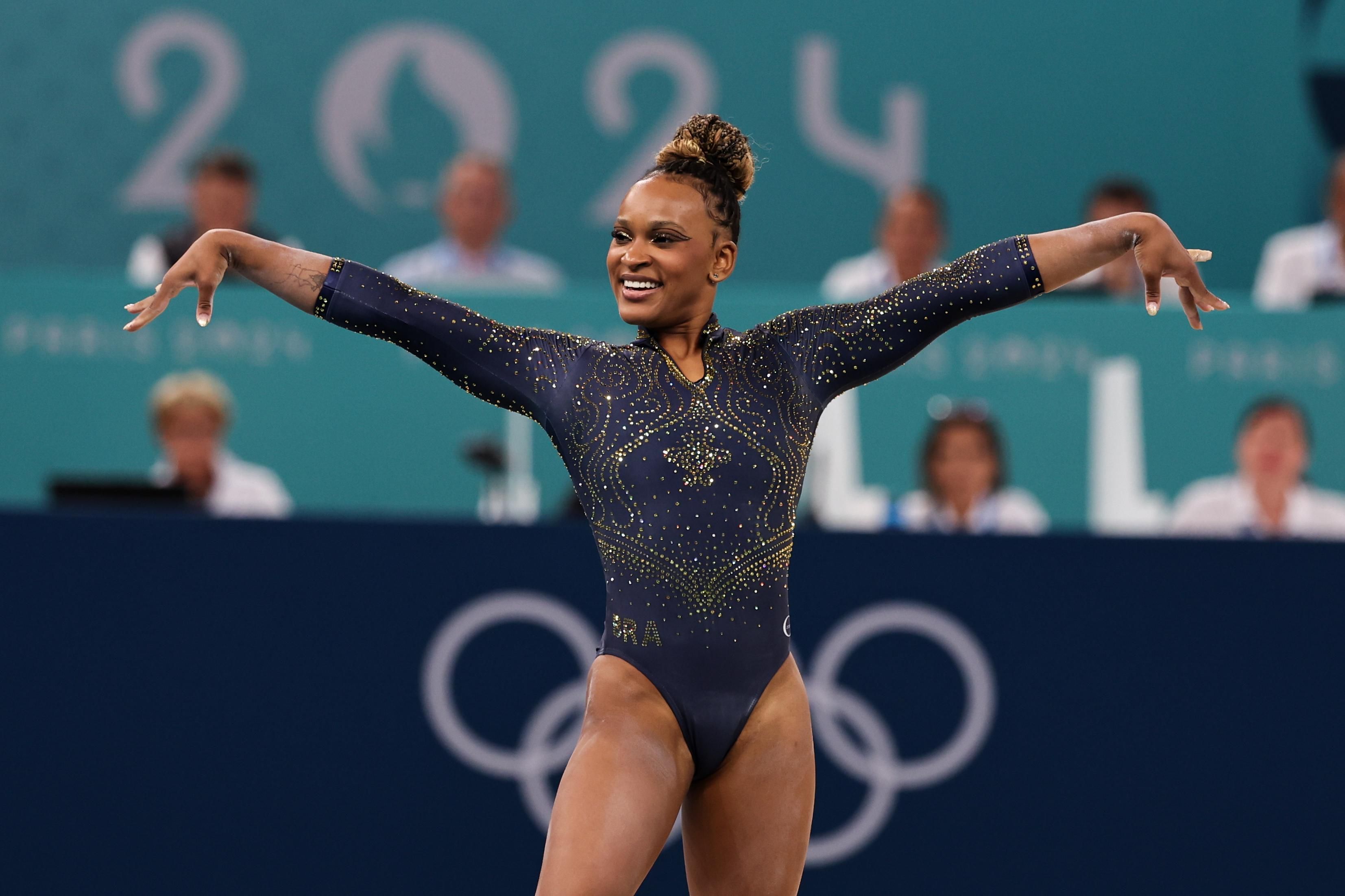 Rebeca Andrade x Simone Biles: o que final por equipes indica para duelos individuais